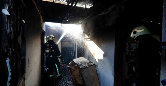 Antalya’da alt katta yakılan soba üst katı küle çevirdi