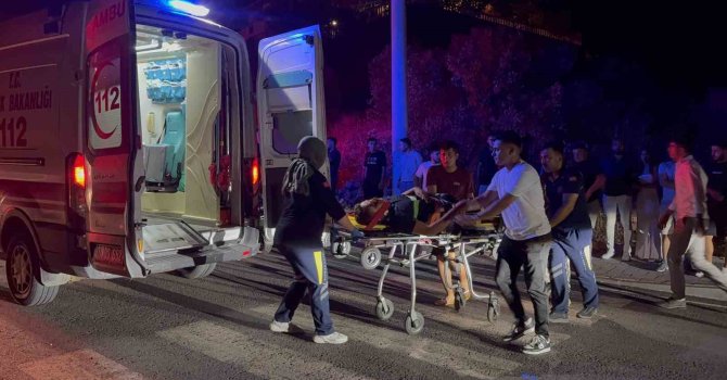 İki motosikletin çarpıştığı kazada 3 çocuk yaralandı