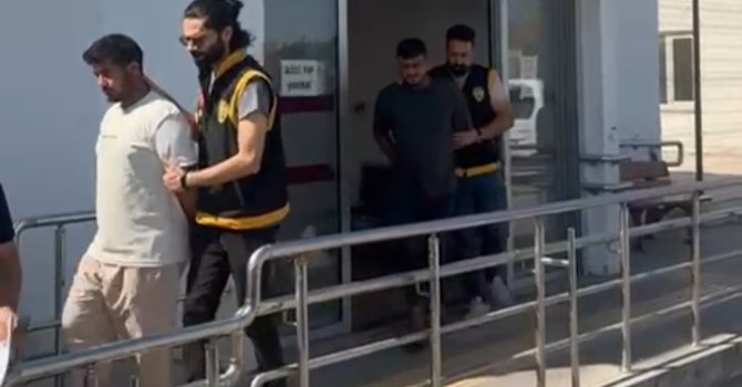 Adana’da ev kurşunlayan 2 şüpheli tutuklandı