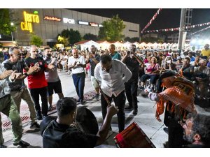 En fazla baklavayı yemek için kıyasıya yarıştılar