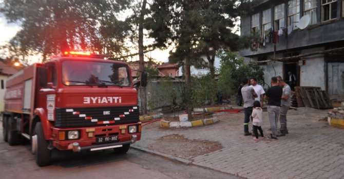 Ahşap evde tandırdan sıçrayan kıvılcımlar yangın çıkarttı
