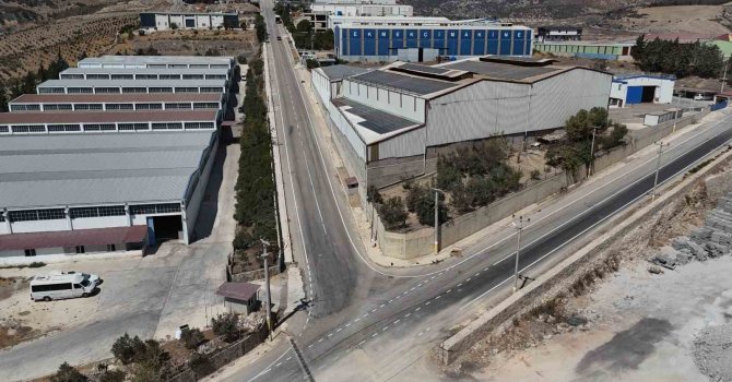 Hatay Büyükşehir Belediyesi, Antakya OSB’de  yolları asfaltladı