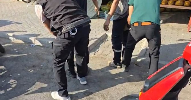 Adana’da narkotik polisleri okul önlerinde görevde