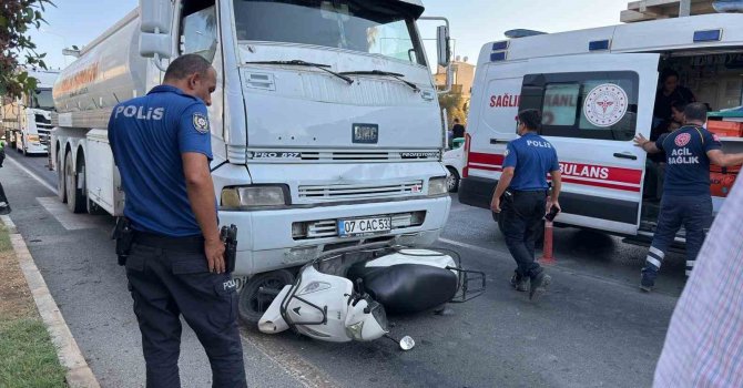 Gazipaşa’da tanker ile motosiklet çarpıştı: Anne ve 2 çocuğu yaralandı
