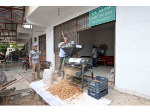 Mersin’de üreticiye ‘badem kabuk soyma makinesi’ desteği