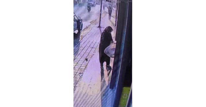 Markete bırakılan ekmek ve simit dolu poşeti çaldı