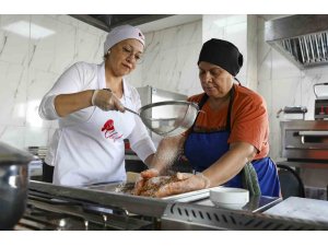 Mersin’de MERCEK’ten ücretsiz ‘Aşçı Çırağı Kursu’ desteği