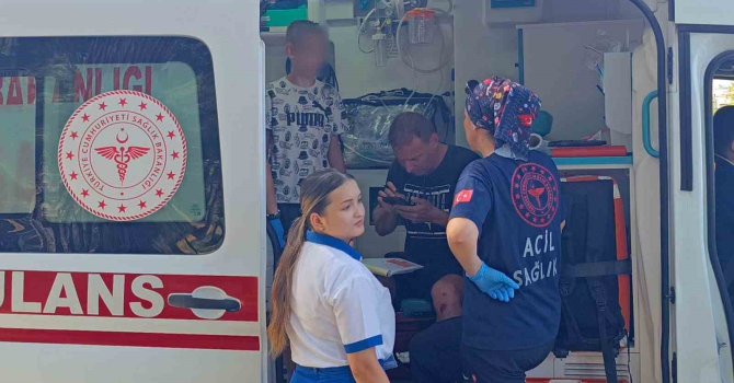 Kazada yaralanan Ukraynalı turist, hastanede para alınabileceğini duyunca yaralı oğluyla birlikte ambulanstan indi