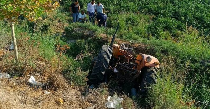 Hatay’da otomobille, traktör çarpıştı: 3 yaralı