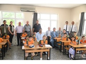 Öğrencilere fidan hediye edildi