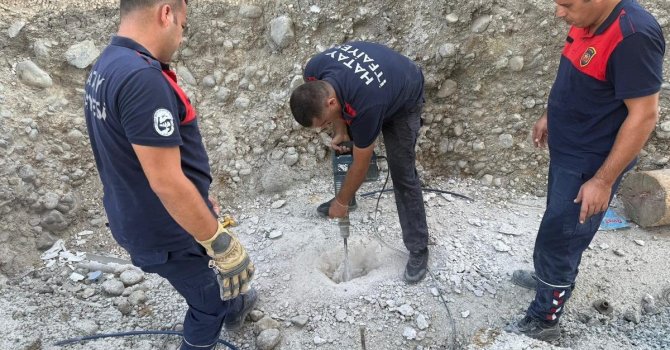 Beton zemin mahsur kalan yavru kedi için kırıldı