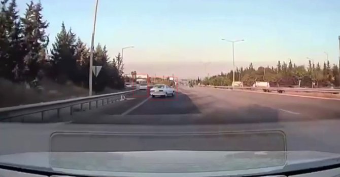 Trafik canavarı ters yönden geldi, kazalara neden oldu