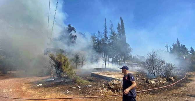 Antalya’da yaşlı kadını sinir krizine sokan yangın