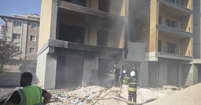 Antakya’da inşaat halindeki binada yangın çıktı