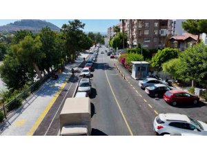 Silifke’nin en işlek caddesi Abdi İpekçi modern asfaltla yenilendi