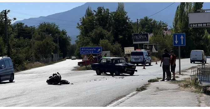 Gölhisar’da motosiklet ile otomobil çarpıştı: 1 yaralı