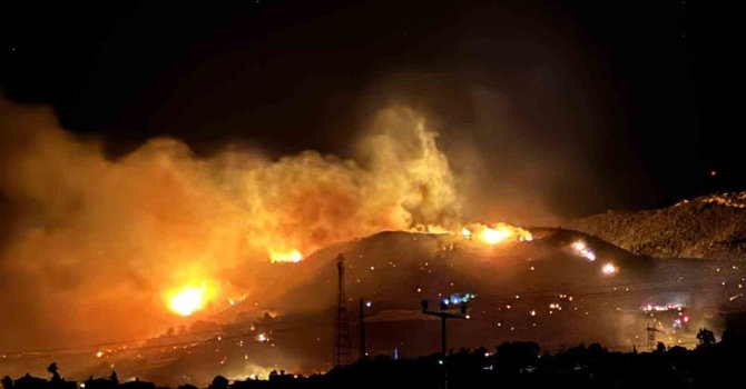 Alanya’da orman yangını sürüyor: Rüzgar müdahaleyi zorlaştırıyor