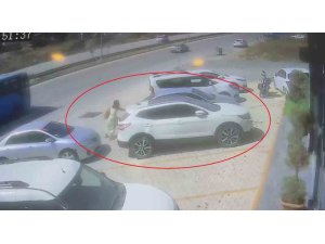 Park halinde hareket eden aracı tek eliyle durduran kadın faciayı önledi