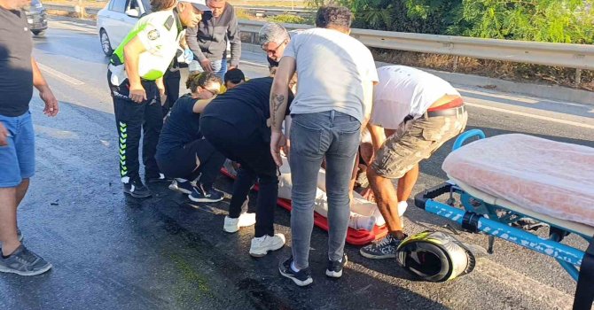 Antalya’da motosiklet iş makinesine çarptı: 1 ağır yaralı