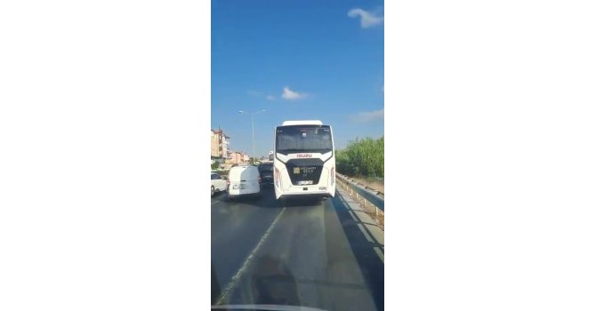 Emniyet şeridini kullanan araçlar ambulansa zor anlar yaşattı