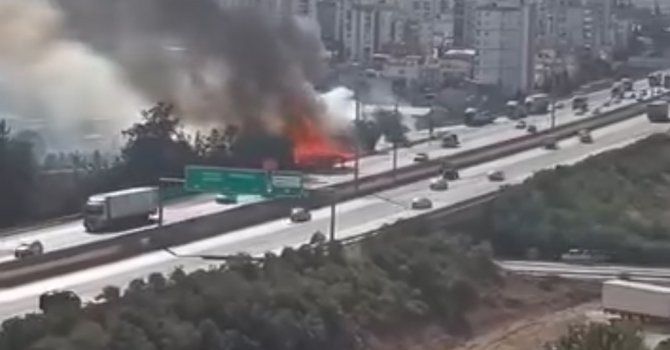 Adana’da otoyol kenarında otluk alan yangını