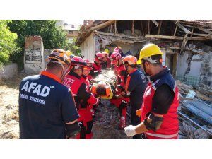 Burdur’da deprem tatbikatında gerçeğini aratmayan görüntüler yaşandı