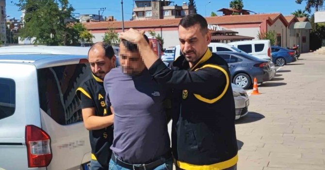 Komşunu öldürüp kızını yaralayan zanlı tutuklandı