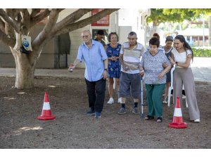 Mersin’de Avrupa Hareketlilik Haftası’na özel 80’ler buluşması düzenlendi