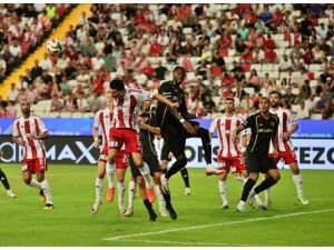 Trendyol Süper Lig: Antalyaspor: 0 - Kayserispor: 0 (İlk yarı)