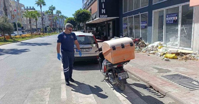 Yayalara yol veren otomobile arkadan çarpan motosiklet sürücüsü yaralandı