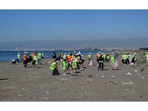 Mersin’de ’Dünya Temizlik Günü’nde sahiller çöpten arındı