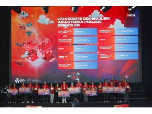 ALKÜ’lü TEKNOFEST birincileri ödülünü Cumhurbaşkanı Erdoğan’dan aldı