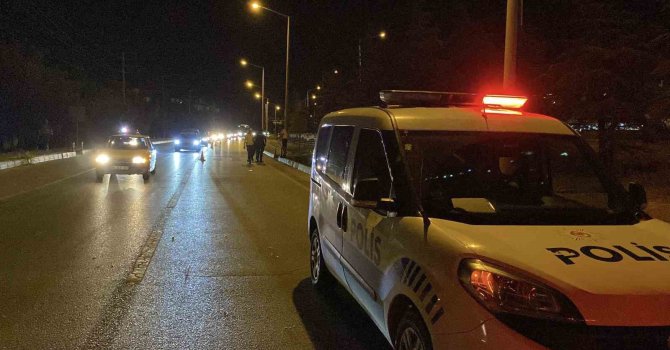 Yaya geçidinden karşıya geçerken otomobilin çarptığı kadın ağır yaralandı