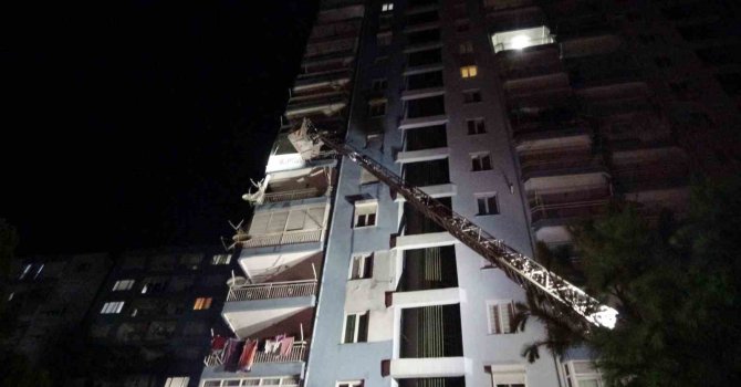 Ocakta unutulan yemek 15 katlı apartmanı tahliye ettirdi