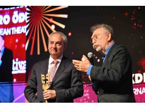 Kepez’in Uluslararası Akdeniz Tiyatro Ödülleri ilk kez sahiplerini buldu