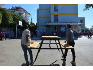 Büyükşehir’den kurumlara bank ve piknik masası desteği