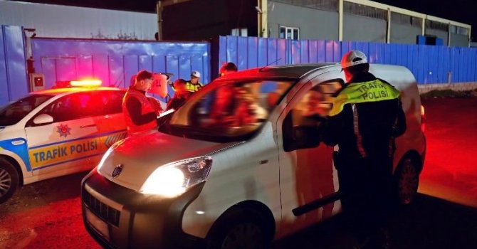 Isparta’da abartı egzoz ve modifiye araç denetimi: 1 aranan şahıs yakalandı