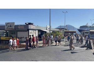 Kruvaziyer gemisi bin 769 yolcu 733 mürettebatlı Alanya’ya demirledi