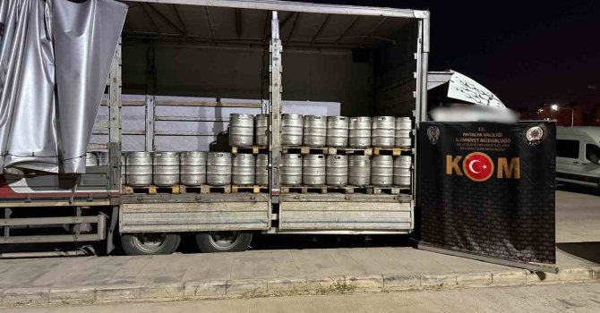Antalya’da milyonlarca makaron ve binlerce litre kaçak içki ele geçirildi