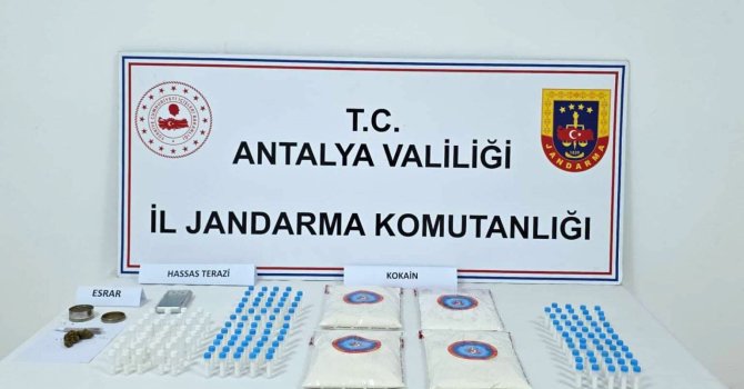 Antalya’da 5 kiloya yakın kokain ele geçirildi