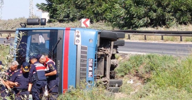 Tarsus’ta cezaevi ring aracı devrildi: 12 yaralı