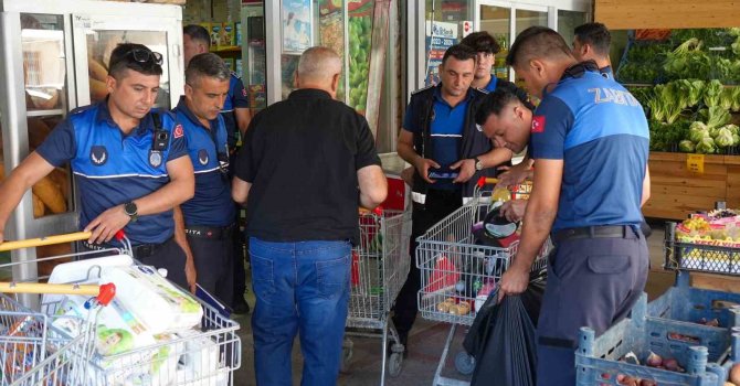Tarsus’ta zabıta denetiminde sağlıksız ürünler imha edildi