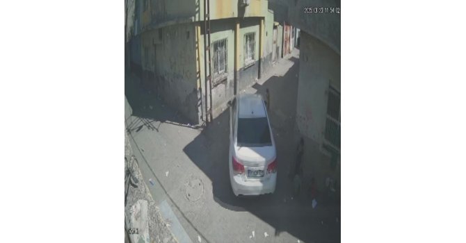 Otomobilin çarptığı 2 yaşındaki Cumali hayatını kaybetti: Kaza anı kamerada