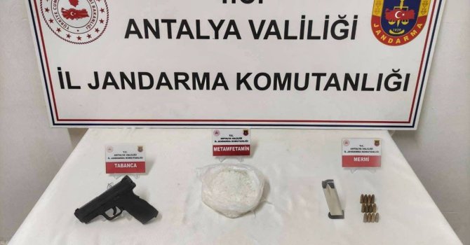 Gazipaşa’da durdurulan 2 araçtan uyuşturucu madde ve tabanca ele geçirildi