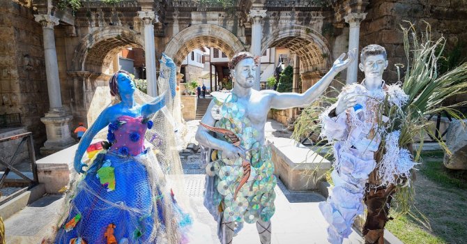 Canlı heykellerle çevreye duyarlılık çağrısı