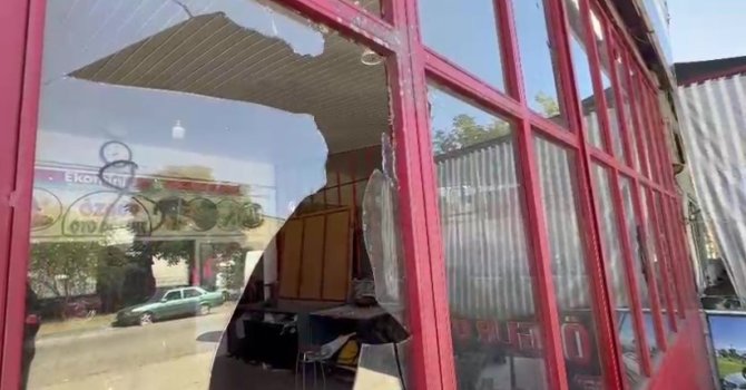 Antalya’da kapüşonlu şüpheli, 15 dakika arayla 2 iş yerini pompalı tüfekle kurşunladı