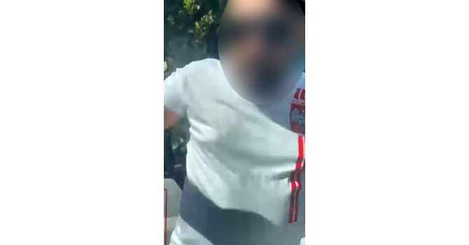Safari aracının şoförü Ukraynalı sürücünün önünü kesip camı yumrukladı