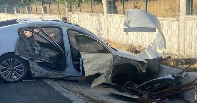 Otomobil ile tanker çarpıştı: 2 yaralı