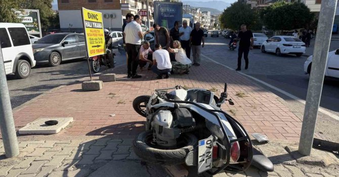 Gazipaşa’da minibüs ile motosiklet çarpıştı: 1 yaralı