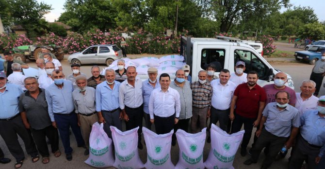 Tütüncü, çiftçinin yanı başında